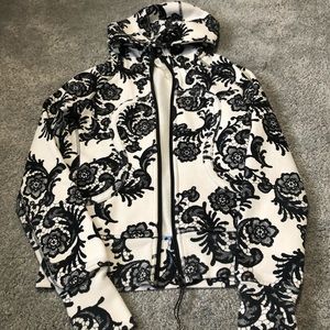 Lululemon scuba size 6
